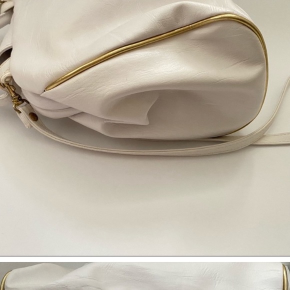 (R) Vintage Gold and White Geometric Pattern Purse With Removable Strap - Picture 9 of 16